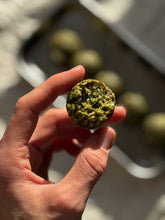 MATCHA PISTACHIO PRALINES