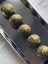 MATCHA PISTACHIO PRALINES